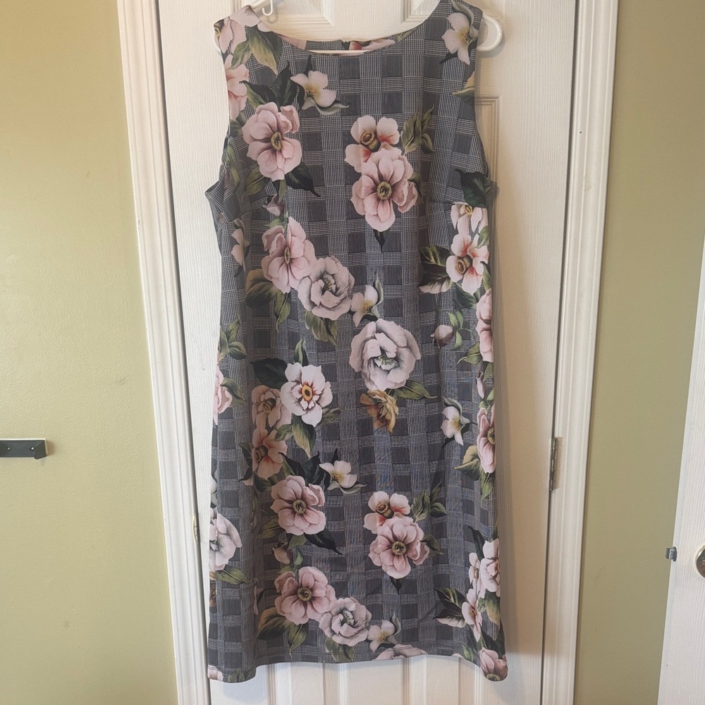Shelby & Palmer Gray and Pink Floral Midi Dress
